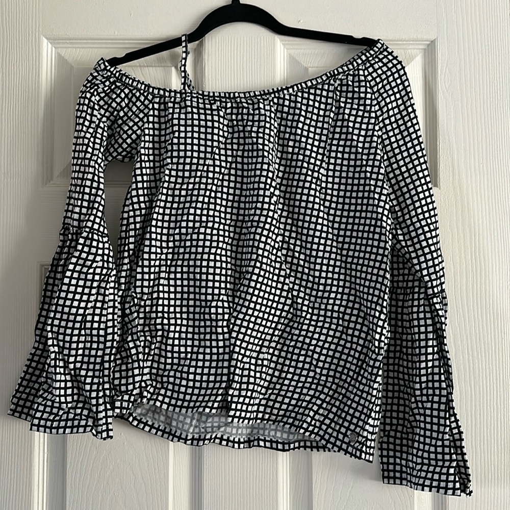 One shoulder, long sleeve top